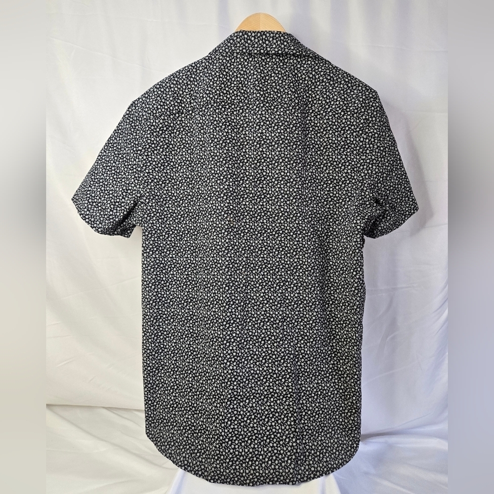 Michael Kors Men’s Slim Fit Short Sleeve Shirt Size Large NWOT - Picture 7 of 7